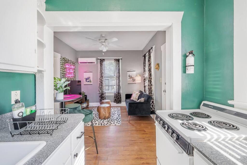 טאמפה Jungle Themed Apt. Close To Coffee, Food + Shops! מראה חיצוני תמונה